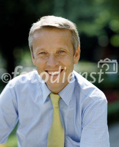 Die neue Bundesregierung setzt sich aus Bundeskanzler Dr. Alfred Gusenbauer, 13 Ministerinnen und Ministern sowie sechs Staatssekretärinnen und Staatssekretären zusammen. Foto: Dr. Reinhold Lopatka, 
Staatssekretär im Bundeskanzleramt, © ÖVP 