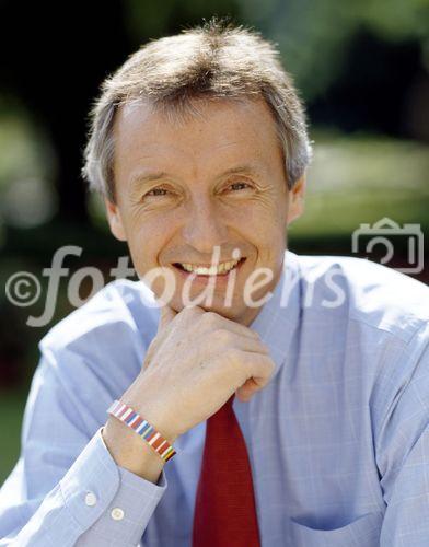 Die neue Bundesregierung setzt sich aus Bundeskanzler Dr. Alfred Gusenbauer, 13 Ministerinnen und Ministern sowie sechs Staatssekretärinnen und Staatssekretären zusammen. Foto: Dr. Martin Bartenstein, 
Bundesminister für Wirtschaft und Arbeit, @ ÖVP