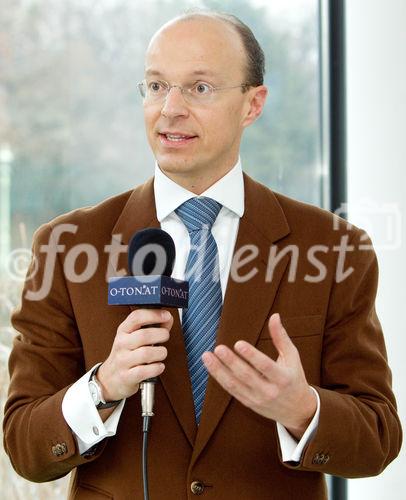 (C)fotodienst/Anna Rauchenberger Wien, 19.01.2011 - Unverträgliches Österreich: Jeder Dritte hat Probleme bei Verträglichkeit von Lebensmitteln. Eine Aktuelle Umfrage zu Lebensmittelintoleranzen zeigt Bedarf an mehr Sachinformation bei Ernährungsfragen. Ein neues Produkt verspricht mehr Lebensqualität für Mensche mit Laktoseintoleranz. FOTO: Ao. Univ.-Prof. Dr. Micahel Wolzt, Facharzt für Innere Medizin, Universitätsklinik für Klinische Pharmakologie und Universitätsklinik für Innere Medizin III/Stoffwechsel und Endokrinologie Wien (Buchautor)