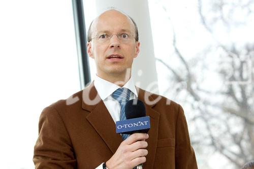 (C)fotodienst/Anna Rauchenberger Wien, 19.01.2011 - Unverträgliches Österreich: Jeder Dritte hat Probleme bei Verträglichkeit von Lebensmitteln. Eine Aktuelle Umfrage zu Lebensmittelintoleranzen zeigt Bedarf an mehr Sachinformation bei Ernährungsfragen. Ein neues Produkt verspricht mehr Lebensqualität für Mensche mit Laktoseintoleranz. FOTO: Ao. Univ.-Prof. Dr. Micahel Wolzt, Facharzt für Innere Medizin, Universitätsklinik für Klinische Pharmakologie und Universitätsklinik für Innere Medizin III/Stoffwechsel und Endokrinologie Wien (Buchautor)