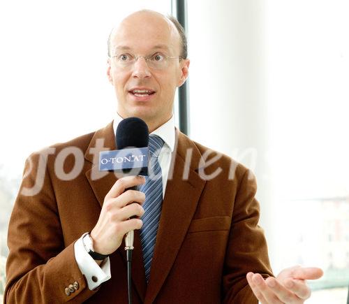 (C)fotodienst/Anna Rauchenberger Wien, 19.01.2011 - Unverträgliches Österreich: Jeder Dritte hat Probleme bei Verträglichkeit von Lebensmitteln. Eine Aktuelle Umfrage zu Lebensmittelintoleranzen zeigt Bedarf an mehr Sachinformation bei Ernährungsfragen. Ein neues Produkt verspricht mehr Lebensqualität für Mensche mit Laktoseintoleranz. FOTO: Ao. Univ.-Prof. Dr. Micahel Wolzt, Facharzt für Innere Medizin, Universitätsklinik für Klinische Pharmakologie und Universitätsklinik für Innere Medizin III/Stoffwechsel und Endokrinologie Wien (Buchautor)