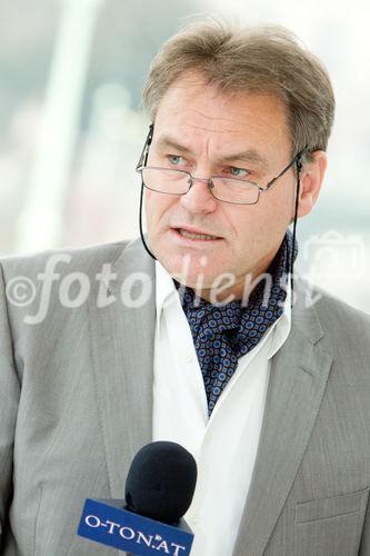 (C)fotodienst/Anna Rauchenberger Wien, 19.01.2011 - Unverträgliches Österreich: Jeder Dritte hat Probleme bei Verträglichkeit von Lebensmitteln. Eine Aktuelle Umfrage zu Lebensmittelintoleranzen zeigt Bedarf an mehr Sachinformation bei Ernährungsfragen. Ein neues Produkt verspricht mehr Lebensqualität für Mensche mit Laktoseintoleranz. FOTO: Dr. Albert Missbichler, Biochemiker und Geschäftsführer Sciotec Diagnostic Technologies