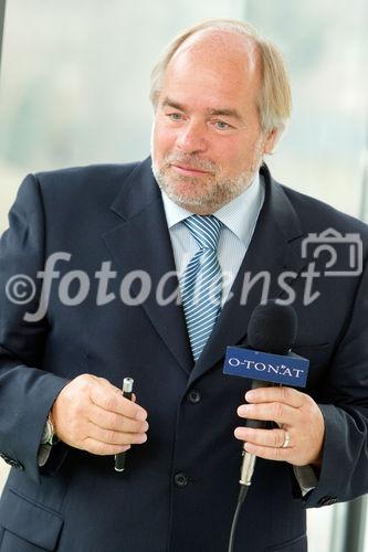 (C)fotodienst/Anna Rauchenberger Wien, 19.01.2011 - Unverträgliches Österreich: Jeder Dritte hat Probleme bei Verträglichkeit von Lebensmitteln. Eine Aktuelle Umfrage zu Lebensmittelintoleranzen zeigt Bedarf an mehr Sachinformation bei Ernährungsfragen. Ein neues Produkt verspricht mehr Lebensqualität für Mensche mit Laktoseintoleranz. FOTO: Joshi M.A. Schillhab, Managing Director von Oekonsult communication & consulting