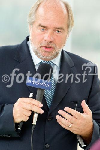 (C)fotodienst/Anna Rauchenberger Wien, 19.01.2011 - Unverträgliches Österreich: Jeder Dritte hat Probleme bei Verträglichkeit von Lebensmitteln. Eine Aktuelle Umfrage zu Lebensmittelintoleranzen zeigt Bedarf an mehr Sachinformation bei Ernährungsfragen. Ein neues Produkt verspricht mehr Lebensqualität für Mensche mit Laktoseintoleranz. FOTO: Joshi M.A. Schillhab, Managing Director von Oekonsult communication & consulting