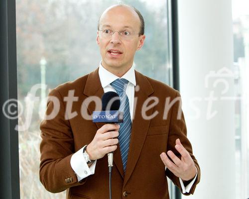 (C)fotodienst/Anna Rauchenberger Wien, 19.01.2011 - Unverträgliches Österreich: Jeder Dritte hat Probleme bei Verträglichkeit von Lebensmitteln. Eine Aktuelle Umfrage zu Lebensmittelintoleranzen zeigt Bedarf an mehr Sachinformation bei Ernährungsfragen. Ein neues Produkt verspricht mehr Lebensqualität für Mensche mit Laktoseintoleranz. FOTO: Ao. Univ.-Prof. Dr. Micahel Wolzt, Facharzt für Innere Medizin, Universitätsklinik für Klinische Pharmakologie und Universitätsklinik für Innere Medizin III/Stoffwechsel und Endokrinologie Wien (Buchautor)