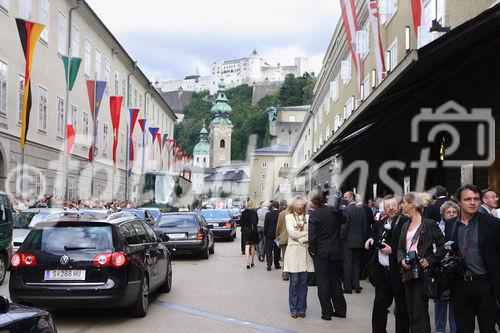 (C) fotodienst/Christian Hofer (www.chris-hofer.com) 
Salzburg - Großes Festspielhaus - vor dem Beginn der Premiere von 