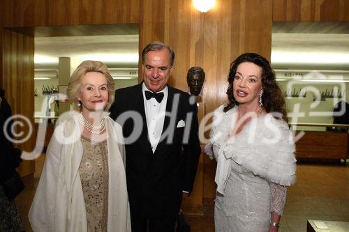 (C) fotodienst/Christian Hofer (www.chris-hofer.com) 
Salzburg - Großes Festspielhaus - Fix & Foxi-Herausgeberin Alexandra Kauka besuchte mit Begleiter Sterling Morton Hamill und Prinzessin Yvonne von Hessen die Premiere von 