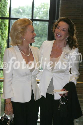 (C) fotodienst/Sigrid Chapman - München, den 06.08.2006 - Fix&Foxi Verlegerin Alexandra Kauka besucht mit Prinzessin Yvonne von Hessen  Guiseppe Verdi's 