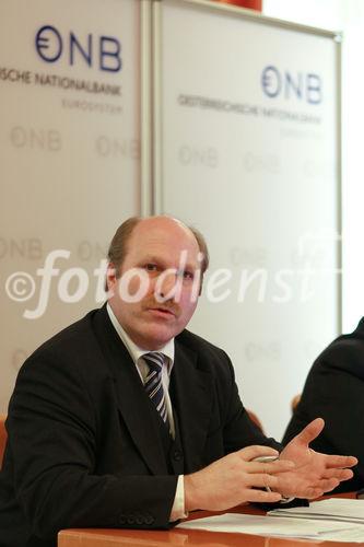 (c) fotodienst/Lara Lichtner, 17.01.2011 - Aktuelle Entwicklung im Zahlungsverkehrsbereich ? Euro-Fälschungsstatistik 2010 der Oesterreichischen Nationalbank. Foto: Mag. Rudolf Unterköfler, Leiter des Büros für Wirtschafts- und Finanzermittlung - Bundeskriminalamt, Bundesministerium für Inneres