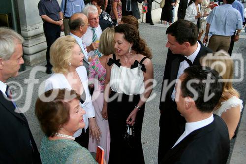 (C)fotodienst/Kai Bornhak - München, den 27.07.2006 -   Alexandra Kauka in Begleitung bei den Opernfestspielen in München.
