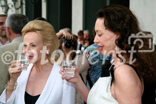 (C)fotodienst/Kai Bornhak - München, den 27.07.2006 -  Prinzessin Yvonne von Hessen mit Alexandra Kauka bei den Opernfestspielen in München.