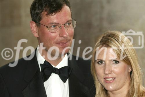 (C) fotodienst/Sigrid Chapman - München, den 27.07.2006 - Markus Nolf (Sohn von Alexandra Kauka) mit Freundin Nina begleiten Frau Alexandra Kauka anlässlich der Opernfestspiele zu Richard Wagners 