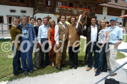 Gut Aiderbichl - Dreharbeiten 'Ein Paradies für Pferde'
Gaby Schall, Herbert Fux, Cathrine Oborny, Tommy Schwimmer, LH-Stv. Dr. Wilfried Haslauer, Produzentin Mucky Degn, Stefan Fleming, Michael Aufhauser, Francis Fulton-Smith, Susanne Michel, Regie Peter Weisflog
www.siebinger.com                                