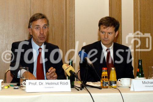 Pressekonferenz vom Verband der Vereine Creditreform e.V. in Düsseldorf zum Schwerpunkt Insolvenzen, Neugründungen und Löschungen des 1. Halbjahres 2006. v.l. Professor Dr. Helmut Rödel; Michael Bretz