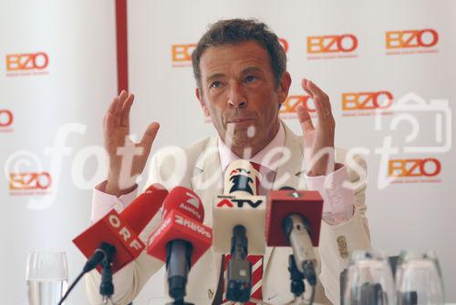 (c) Fotodienst / Daniel K. Gebhart - Jörg Haider - Verkündung der VfGH-Entscheidung zu Ortstafeln - FOTO: Dr. Jörg Haider (BZÖ, Landeshauptmann Kärnten)