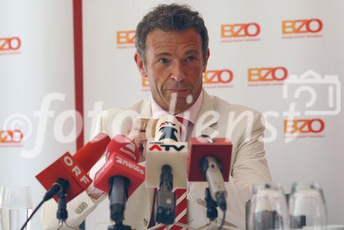 (c) Fotodienst / Daniel K. Gebhart - Jörg Haider - Verkündung der VfGH-Entscheidung zu Ortstafeln - FOTO: Dr. Jörg Haider (BZÖ, Landeshauptmann Kärnten)