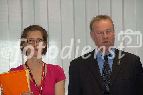 Bildung Online, Hall in Tirol - 2006-06-09- 23. Jugend Informatik Wettbewerb 2006: Elisabeth Maier-Gabriel, Projektbetreuung OCG; MinR Dipl-Ing Dr Robert Kristöfl, bmbwk - Bundesministerium für Bildung, Wissenschaft und Kultur - Foto: www.iManufaktur.at