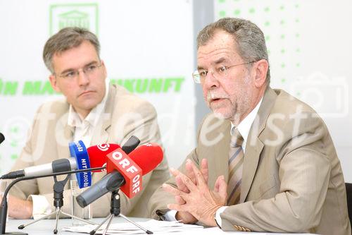 (c) Fotodienst / Daniel K. Gebhart - Pressekonferenz - Van der Bellen - Die Grünen - Grüne Kritik am ÖVP-SPÖ-Umweltzerstörungsgesetz, Aktuelles, Initiativen gegen den Schwarzfunk ORF - Foto: Univ. Prof. Dr. Alexander Van der Bellen (Bundessprecher und Klubobmann - Die Grünen).