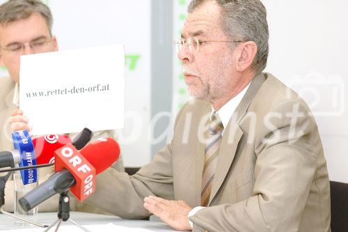 (c) Fotodienst / Daniel K. Gebhart - Pressekonferenz - Van der Bellen - Die Grünen - Grüne Kritik am ÖVP-SPÖ-Umweltzerstörungsgesetz, Aktuelles, Initiativen gegen den Schwarzfunk ORF - Foto: Univ. Prof. Dr. Alexander Van der Bellen (Bundessprecher und Klubobmann - Die Grünen).