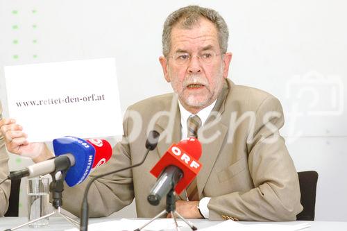 (c) Fotodienst / Daniel K. Gebhart - Pressekonferenz - Van der Bellen - Die Grünen - Grüne Kritik am ÖVP-SPÖ-Umweltzerstörungsgesetz, Aktuelles, Initiativen gegen den Schwarzfunk ORF - Foto: Univ. Prof. Dr. Alexander Van der Bellen (Bundessprecher und Klubobmann - Die Grünen).