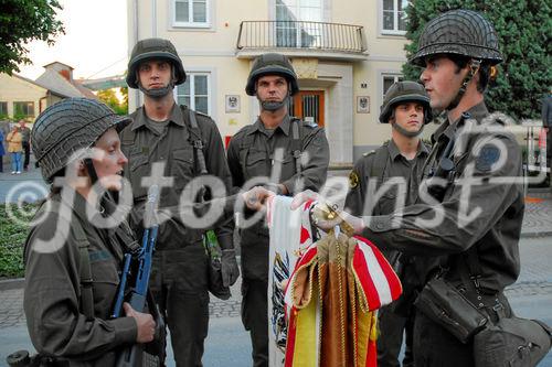 (C) fotodienst/Walter Vymyslicky - Gänserndorf, 19.05.2006 - FOTO.: Diese Soldaten sprechen stellvertretend für alle Rekruten den Eid an ihr Vaterland