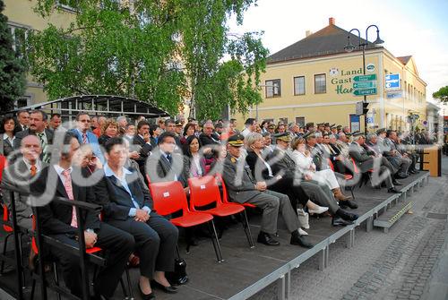 (C) fotodienst/Walter Vymyslicky - Gänserndorf, 19.05.2006 - FOTO.: Die Ehrengäste