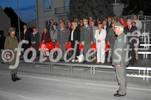 (C) fotodienst/Walter Vymyslicky - Gänserndorf, 19.05.2006 - FOTO.: Meldung von Major Michael Rauscher an den Militärkommandanten von Niederösterreich Generalmajor Prof. Mag. Johann Culik