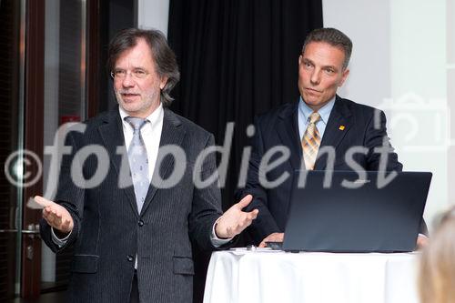 (c) fotodienst / Anna Rauchenberger - Wien, am 22.12.2010 - Die ÖsterreicherInnen horten mindestens 11 Millionen alter Handys in ihren Schubladen. Orange startet jetzt ein Rückkauf-Service: Gebrauchte Mobiltelefone können in allen Orange-Shops abgegeben werden. Nachdem der Wert ermittelt wurde, erhält der Kunde eine Gutschrift für verschiedene Services, unabhängig vom eigenen Netzbetreiber. Die alten Geräte werden wiederverwertet. FOTO v.l.: Franz Schwalb-Schich, Leitung Marketing und Vertrieb, UpCome, Michael Krammer, CEO Orange