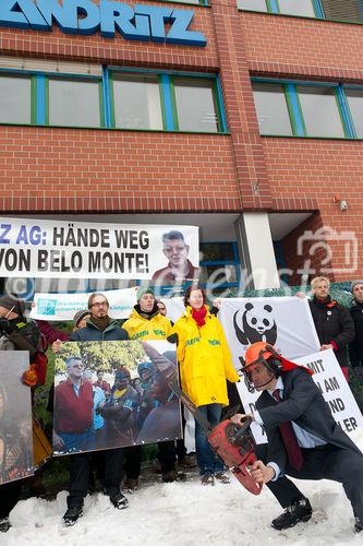 (C) fotodienst / Johannes Hloch - Wien, 6.12.2010; Am 6.12.2010 erhält der austro-brasilianische Bischof Erwin Kräutler in Stockholm aufgrund seines Einsatzes für die Rechte der Indigenen in Amazonien den Alternativ-Nobelpreis. Er wird damit auch explizit für seinen mutigen Einsatz gegen das Mega-Kraftwerk Belo Monte geehrt, für das die steirische Andritz AG die Turbinen liefern möchte. Welthaus Wien und die Dreikönigsaktion, Hilfswerk der Katholischen Jungschar, organisierten am Tag der Preisverleihung eine Solidaritätsaktion vor dem Andritz-Gebäude in Wien.