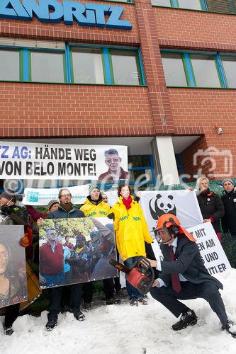 (C) fotodienst / Johannes Hloch - Wien, 6.12.2010; Am 6.12.2010 erhält der austro-brasilianische Bischof Erwin Kräutler in Stockholm aufgrund seines Einsatzes für die Rechte der Indigenen in Amazonien den Alternativ-Nobelpreis. Er wird damit auch explizit für seinen mutigen Einsatz gegen das Mega-Kraftwerk Belo Monte geehrt, für das die steirische Andritz AG die Turbinen liefern möchte. Welthaus Wien und die Dreikönigsaktion, Hilfswerk der Katholischen Jungschar, organisierten am Tag der Preisverleihung eine Solidaritätsaktion vor dem Andritz-Gebäude in Wien.