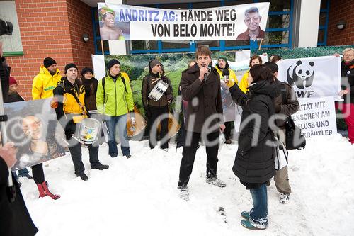 (C) fotodienst / Johannes Hloch - Wien, 6.12.2010; Am 6.12.2010 erhält der austro-brasilianische Bischof Erwin Kräutler in Stockholm aufgrund seines Einsatzes für die Rechte der Indigenen in Amazonien den Alternativ-Nobelpreis. Er wird damit auch explizit für seinen mutigen Einsatz gegen das Mega-Kraftwerk Belo Monte geehrt, für das die steirische Andritz AG die Turbinen liefern möchte. Welthaus Wien und die Dreikönigsaktion, Hilfswerk der Katholischen Jungschar, organisierten am Tag der Preisverleihung eine Solidaritätsaktion vor dem Andritz-Gebäude in Wien.