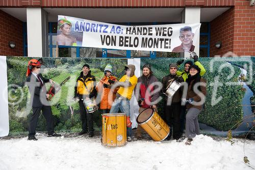 (C) fotodienst / Johannes Hloch - Wien, 6.12.2010; Am 6.12.2010 erhält der austro-brasilianische Bischof Erwin Kräutler in Stockholm aufgrund seines Einsatzes für die Rechte der Indigenen in Amazonien den Alternativ-Nobelpreis. Er wird damit auch explizit für seinen mutigen Einsatz gegen das Mega-Kraftwerk Belo Monte geehrt, für das die steirische Andritz AG die Turbinen liefern möchte. Welthaus Wien und die Dreikönigsaktion, Hilfswerk der Katholischen Jungschar, organisierten am Tag der Preisverleihung eine Solidaritätsaktion vor dem Andritz-Gebäude in Wien.