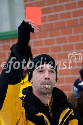 (C) fotodienst / Johannes Hloch - Wien, 6.12.2010; Am 6.12.2010 erhält der austro-brasilianische Bischof Erwin Kräutler in Stockholm aufgrund seines Einsatzes für die Rechte der Indigenen in Amazonien den Alternativ-Nobelpreis. Er wird damit auch explizit für seinen mutigen Einsatz gegen das Mega-Kraftwerk Belo Monte geehrt, für das die steirische Andritz AG die Turbinen liefern möchte. Welthaus Wien und die Dreikönigsaktion, Hilfswerk der Katholischen Jungschar, organisierten am Tag der Preisverleihung eine Solidaritätsaktion vor dem Andritz-Gebäude in Wien.