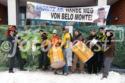 (C) fotodienst / Johannes Hloch - Wien, 6.12.2010; Am 6.12.2010 erhält der austro-brasilianische Bischof Erwin Kräutler in Stockholm aufgrund seines Einsatzes für die Rechte der Indigenen in Amazonien den Alternativ-Nobelpreis. Er wird damit auch explizit für seinen mutigen Einsatz gegen das Mega-Kraftwerk Belo Monte geehrt, für das die steirische Andritz AG die Turbinen liefern möchte. Welthaus Wien und die Dreikönigsaktion, Hilfswerk der Katholischen Jungschar, organisierten am Tag der Preisverleihung eine Solidaritätsaktion vor dem Andritz-Gebäude in Wien.