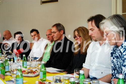 Landestehater Salzburg - Intendant Dolder: Programm-Präsentation Spielzeit 2006/2007
www.siebinger.com                                