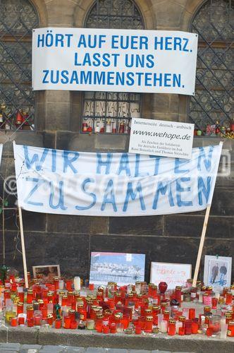 Transparente vor der Nikolaikirche