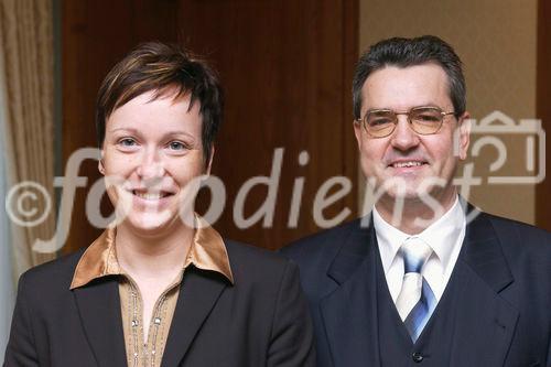 Jahrespressekonferenz der Handelskammer Deutschland-Schweiz 2006. Bild: Dr. Marion Viol, Leiterin Rechts- und Steuerabteilung; Ralf J. Bopp, Direktor; Handelskammer Deutschland-Schweiz