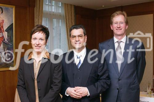 Jahrespressekonferenz der Handelskammer Deutschland-Schweiz 2006. Bild: Dr. Marion Viol, Leiterin Rechts- und Steuerabteilung; Ralf J. Bopp, Direktor; Daniel Heuer, Leiter Exportmarketing; Handelskammer Deutschland-Schweiz