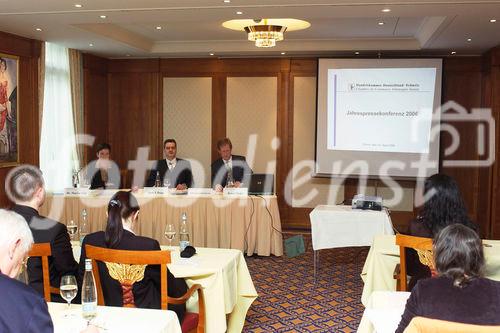 Jahrespressekonferenz der Handelskammer Deutschland-Schweiz 2006. Bild: Dr. Marion Viol, Leiterin Rechts- und Steuerabteilung; Ralf J. Bopp, Direktor; Daniel Heuer, Leiter Exportmarketing; Handelskammer Deutschland-Schweiz