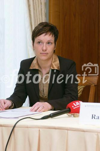 Jahrespressekonferenz der Handelskammer Deutschland-Schweiz 2006. Bild: Dr. Marion Viol, Leiterin Rechts- und Steuerabteilung; Handelskammer Deutschland-Schweiz