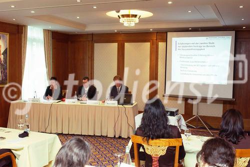 Jahrespressekonferenz der Handelskammer Deutschland-Schweiz 2006. Bild: Dr. Marion Viol, Leiterin Rechts- und Steuerabteilung; Ralf J. Bopp, Direktor; Daniel Heuer, Leiter Exportmarketing; Handelskammer Deutschland-Schweiz