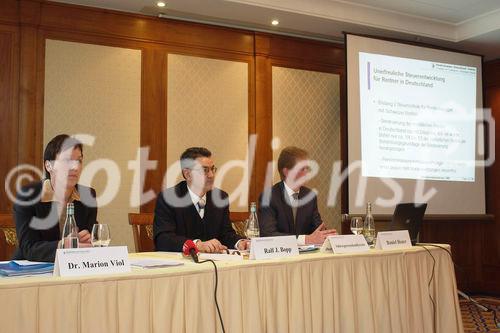 Jahrespressekonferenz der Handelskammer Deutschland-Schweiz 2006. Bild: Dr. Marion Viol, Leiterin Rechts- und Steuerabteilung; Ralf J. Bopp, Direktor; Daniel Heuer, Leiter Exportmarketing; Handelskammer Deutschland-Schweiz