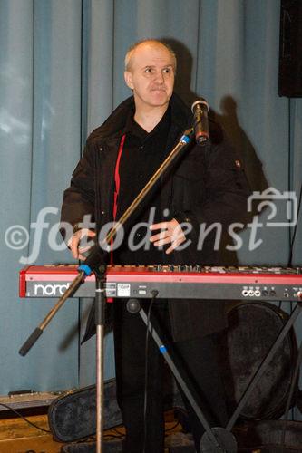 (c)fotodienst/Christopher Ohmeyer: Der Schwechater Rechtsanwalt Dr. Franz Lima hat am 30. November zur Eröffnung der neuen Kanzlei gebeten. Foto: Oberstleutnant Peter Ruckenstuhl in Aktion 