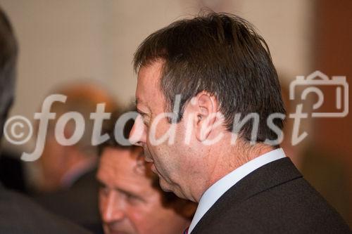 (c)fotodienst/Christopher Ohmeyer: Der Schwechater Rechtsanwalt Dr. Franz Lima hat am 30. November zur Eröffnung der neuen Kanzlei gebeten. Foto: Franz Kucharowits