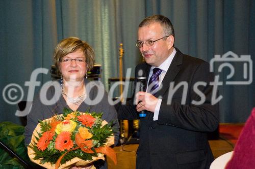 (c)fotodienst/Christopher Ohmeyer: Der Schwechater Rechtsanwalt Dr. Franz Lima hat am 30. November zur Eröffnung der neuen Kanzlei gebeten. Foto : Rechtsanwalt Dr. Franz Lima und Gattin Elfi Lima