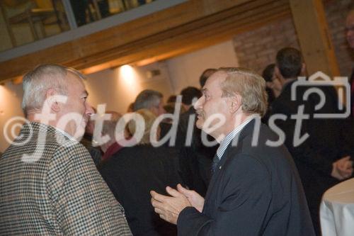 (c)fotodienst/Christopher Ohmeyer: Der Schwechater Rechtsanwalt Dr. Franz Lima hat am 30. November zur Eröffnung der neuen Kanzlei gebeten. Foto: Johann Schaden (Steinmetz), und Bürgermeister Peter Komarek