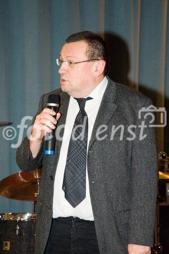 (c)fotodienst/Christopher Ohmeyer: Der Schwechater Rechtsanwalt Dr. Franz Lima hat am 30. November zur Eröffnung der neuen Kanzlei gebeten. Foto: Pfarrer Mag. Frank Lizzy- Honegger