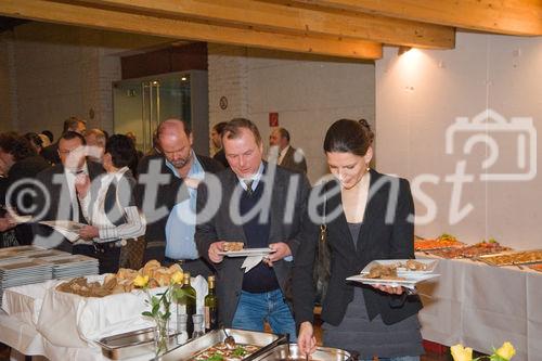 (c)fotodienst/Christopher Ohmeyer: Der Schwechater Rechtsanwalt Dr. Franz Lima hat am 30. November zur Eröffnung der neuen Kanzlei gebeten. 