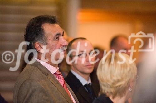 (c)fotodienst/Christopher Ohmeyer: Der Schwechater Rechtsanwalt Dr. Franz Lima hat am 30. November zur Eröffnung der neuen Kanzlei gebeten. 