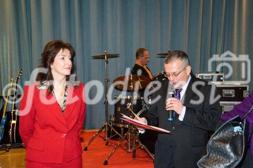 (c)fotodienst/Christopher Ohmeyer: Der Schwechater Rechtsanwalt Dr. Franz Lima hat am 30. November zur Eröffnung der neuen Kanzlei gebeten. Foto: Vera Rigele und Dr. Franz Lima